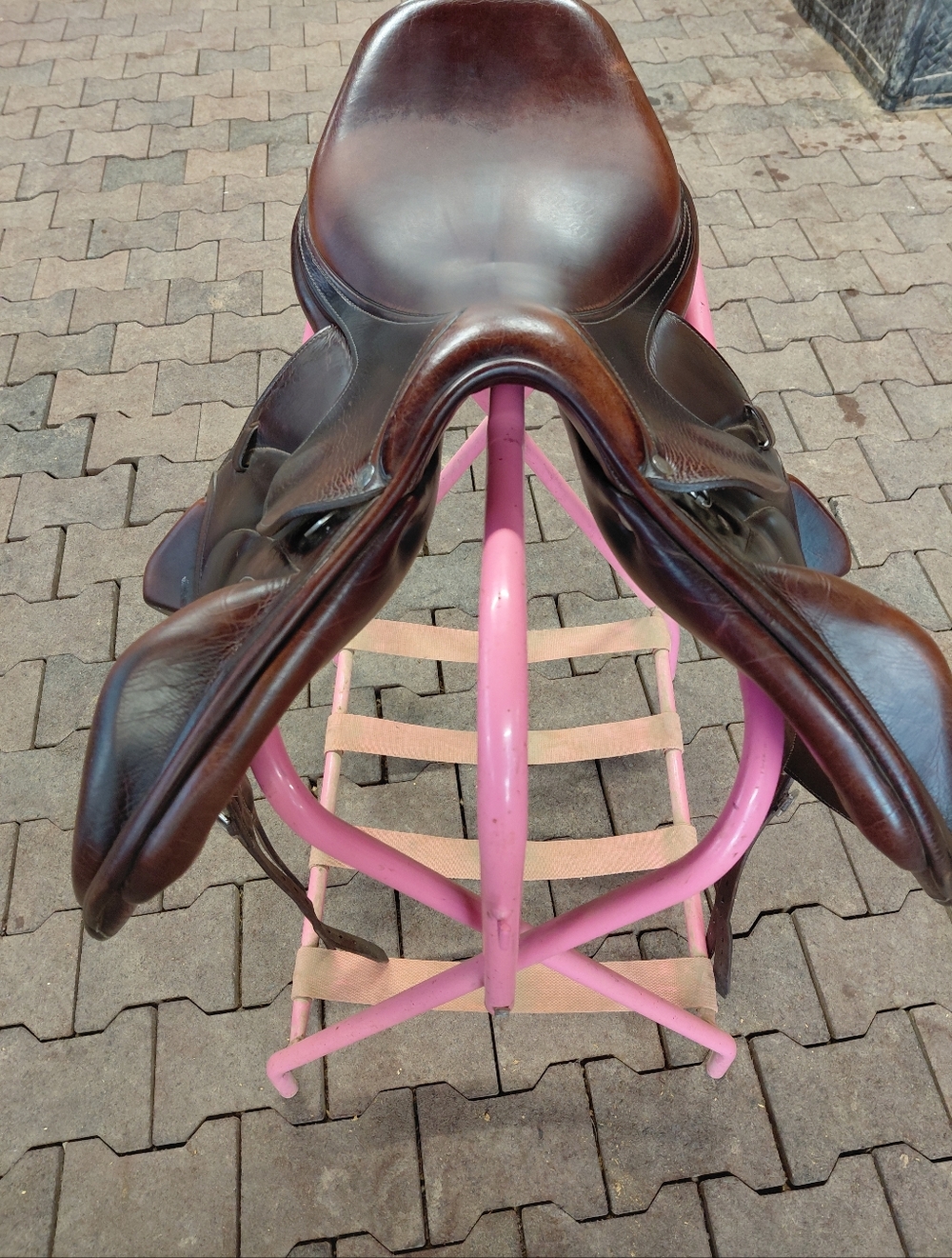 Antares 17in MW Jump Saddle. Well Cared For. Brown Leather.